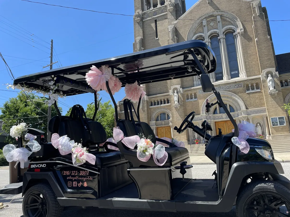 Guests enjoying cart service at a Cleveland-area wedding.