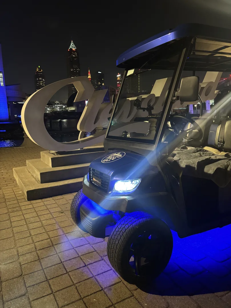 Luxury golf cart 16 in Cleveland