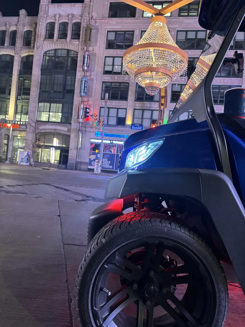 Luxury golf cart 22 in Cleveland