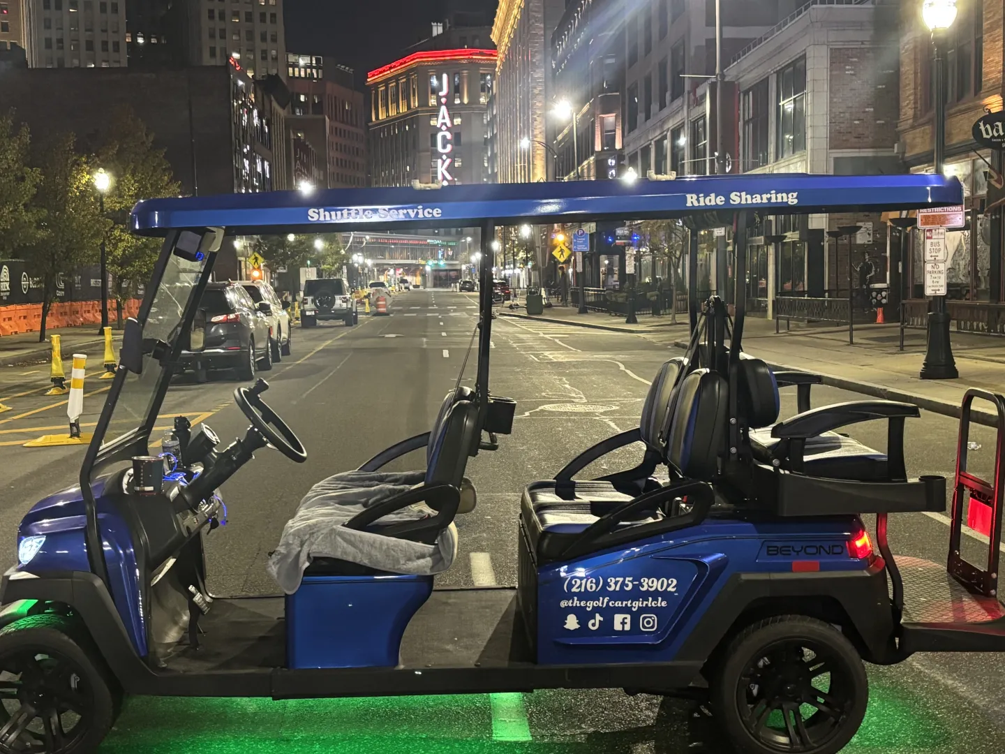 Luxury golf cart 27 in Cleveland