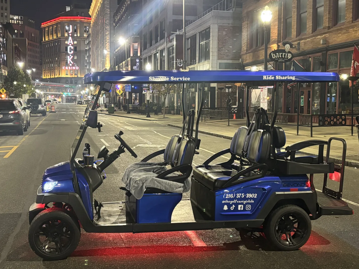 Luxury golf cart 28 in Cleveland