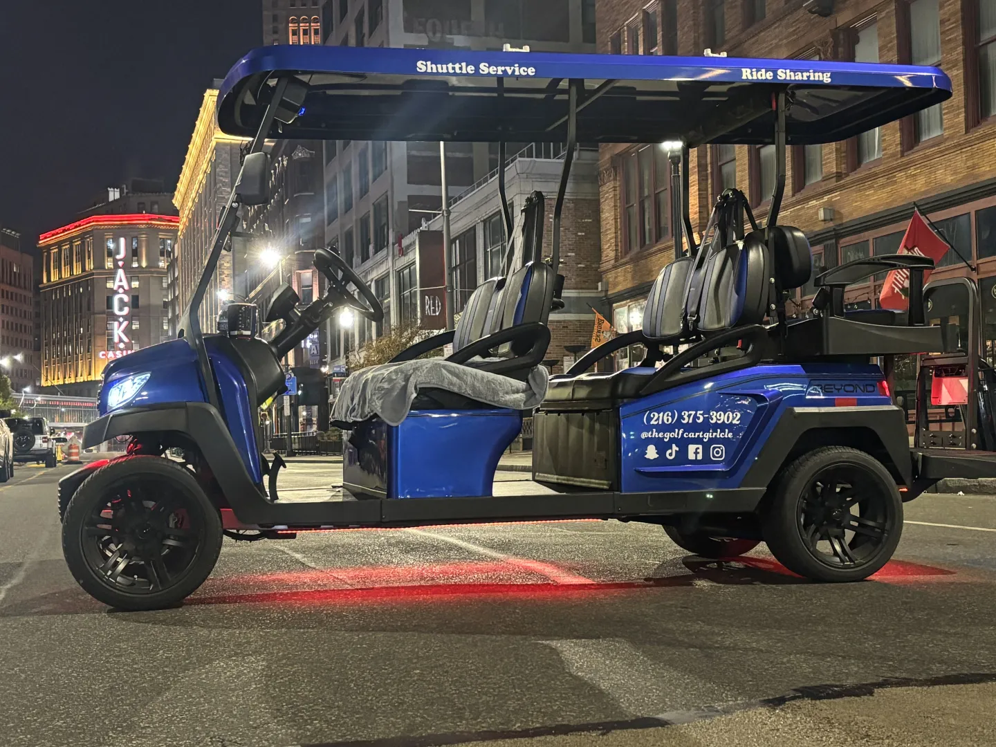 Luxury golf cart 29 in Cleveland