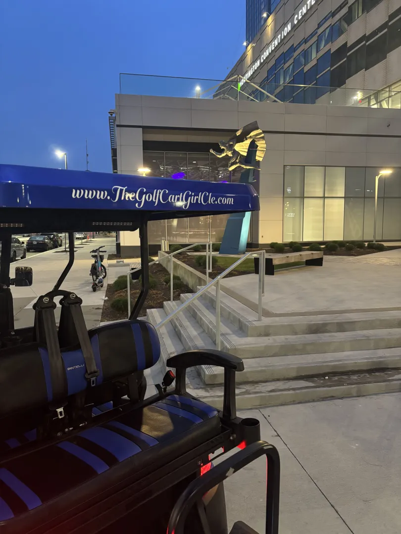 Luxury golf cart 39 in Cleveland