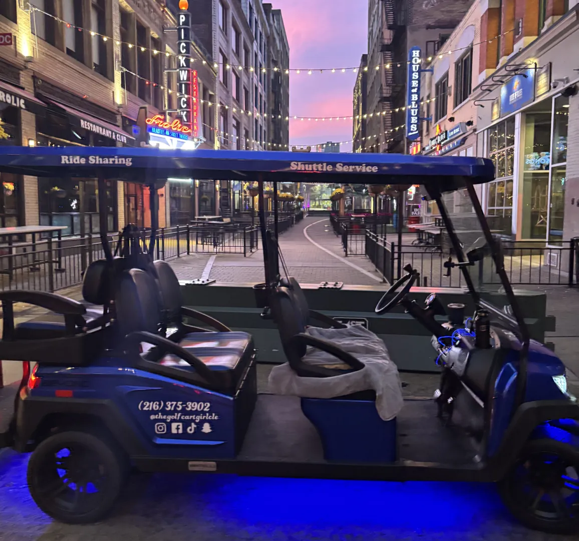 Luxury golf cart 7 in Cleveland