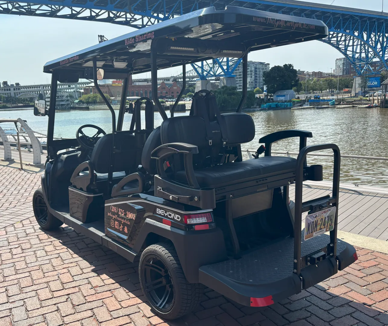 Luxury golf cart 16 in Cleveland