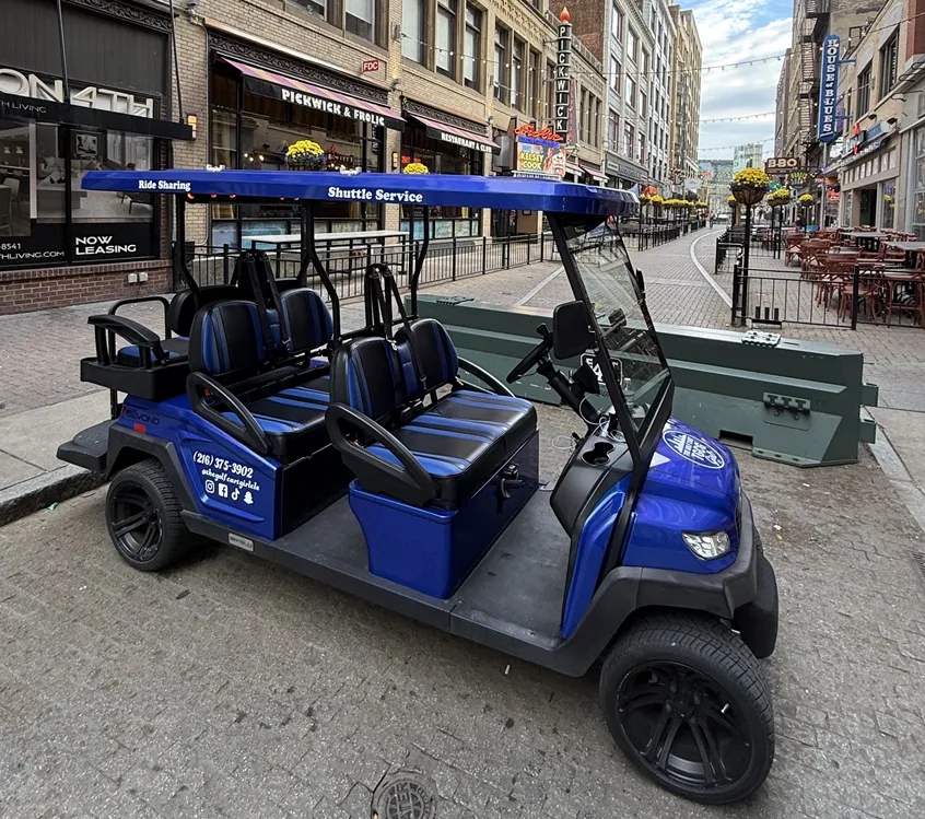 Luxury golf cart 32 in Cleveland