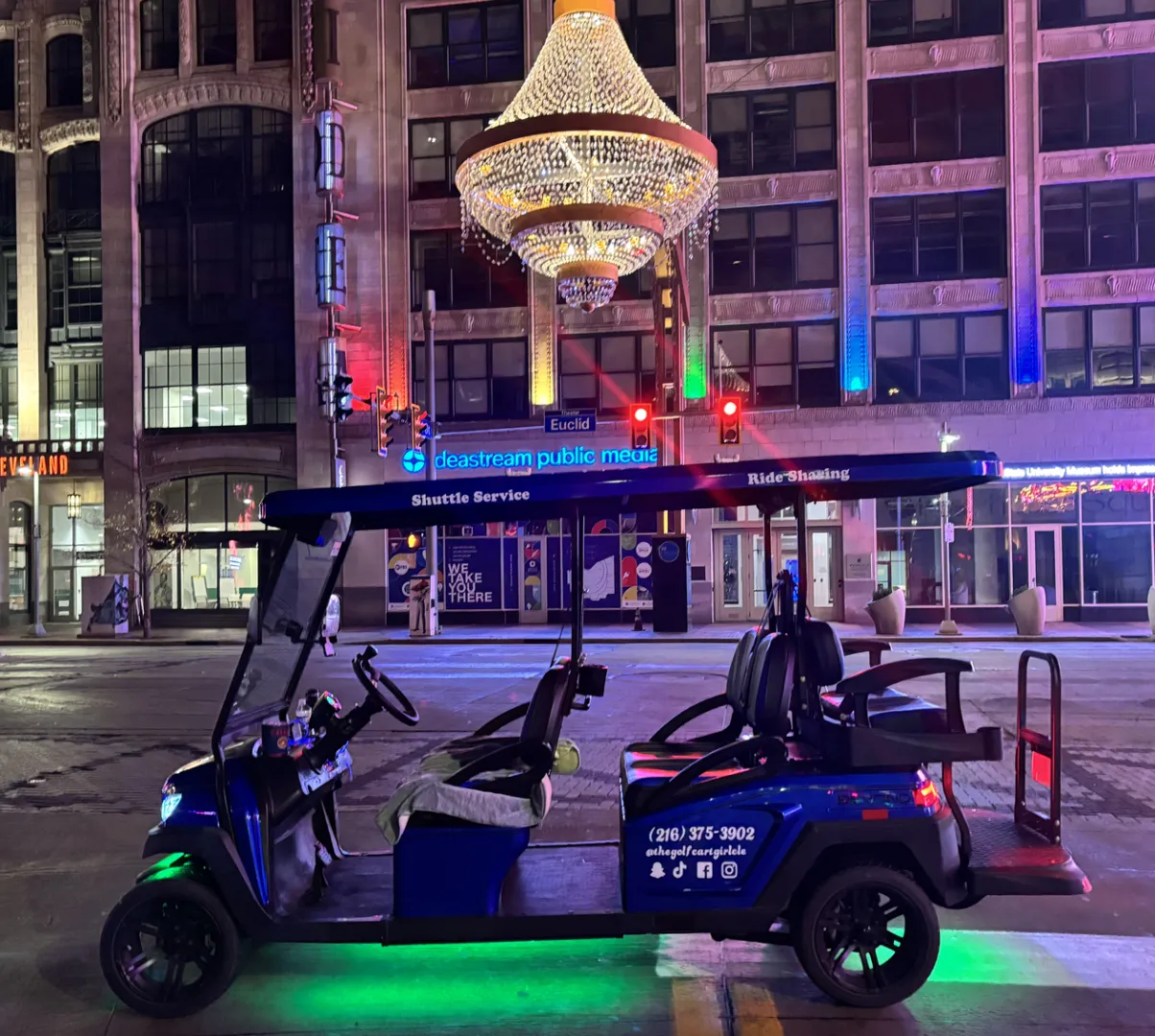 Luxury golf cart 34 in Cleveland